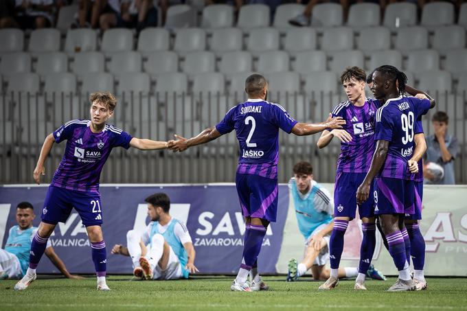 Patrick Orphe Mbina (desno) je zadel v polno že tretjič v tej sezoni. | Foto: Jure Banfi/alesfevzer.com