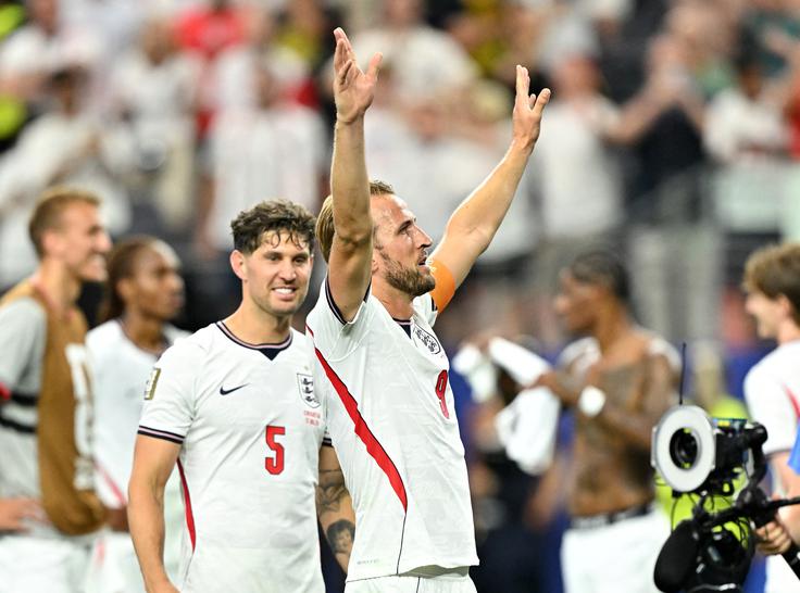 Harry Kane je dvakrat zatresel hrvaško mrežo. | Foto: Reuters