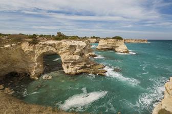 Neurje porušilo Slavolok svetega Andreja v italijanskem Salentu