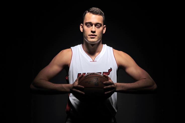 Stefan Janković je bil lani poleti član Miami Heat, vendar ga je klub po prvi pripravljalni tekmi odpustil. | Foto: Getty Images