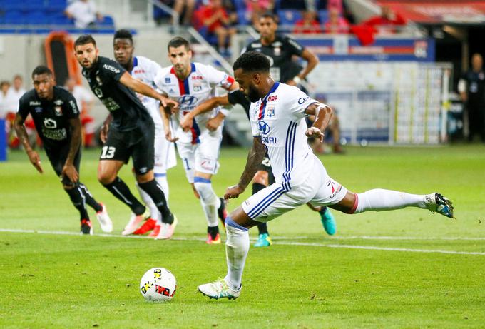 Alexandre Lacazette, najboljši strelec Lyona, se bo v četrtfinalu pomeril s turškim prvakom. | Foto: Reuters