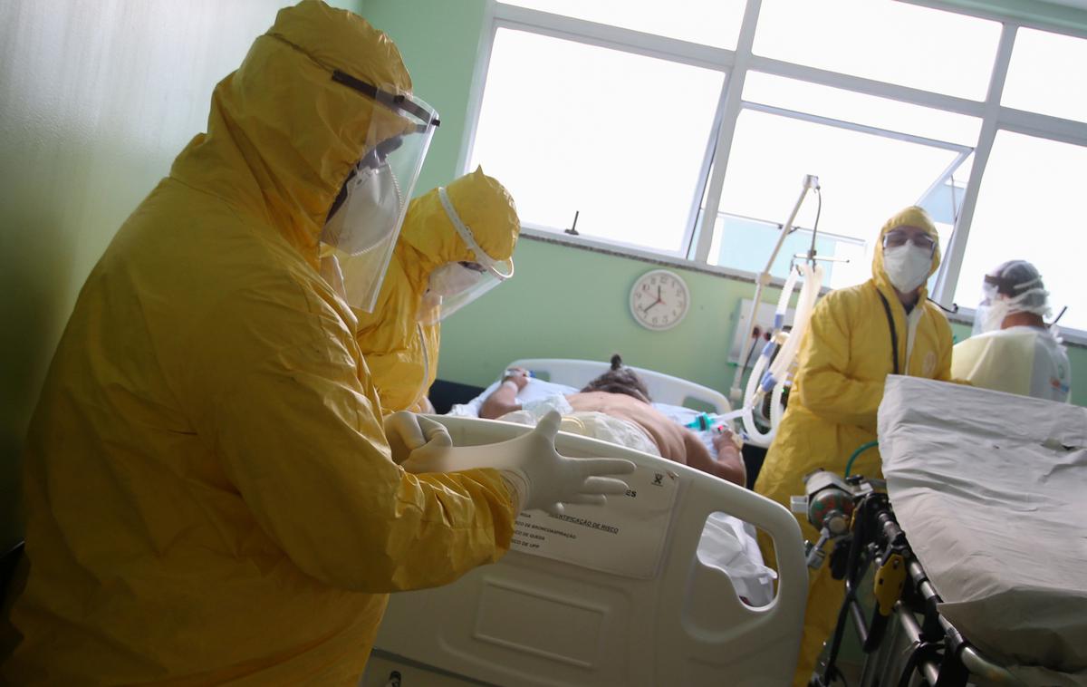 Koronavirus v Braziliji | Po podatkih Reutersa se je število okužb od začetka pandemije v petek približalo 14 milijonom.  | Foto Reuters