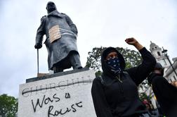 Protestniki vandalizirali spomenik Churchillu: bil je rasist #foto #video