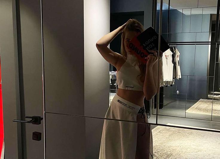 V času, ko je imela na družbenem omrežju Instagram še aktiven profil, na katerem ji je sledilo okrog 80 tisoč uporabnikov, je Rozova objavila precej fotografij in videoposnetkov, zaradi katerih so mnogi sklepali, da živi zelo razkošno življenje. | Foto: Profimedia