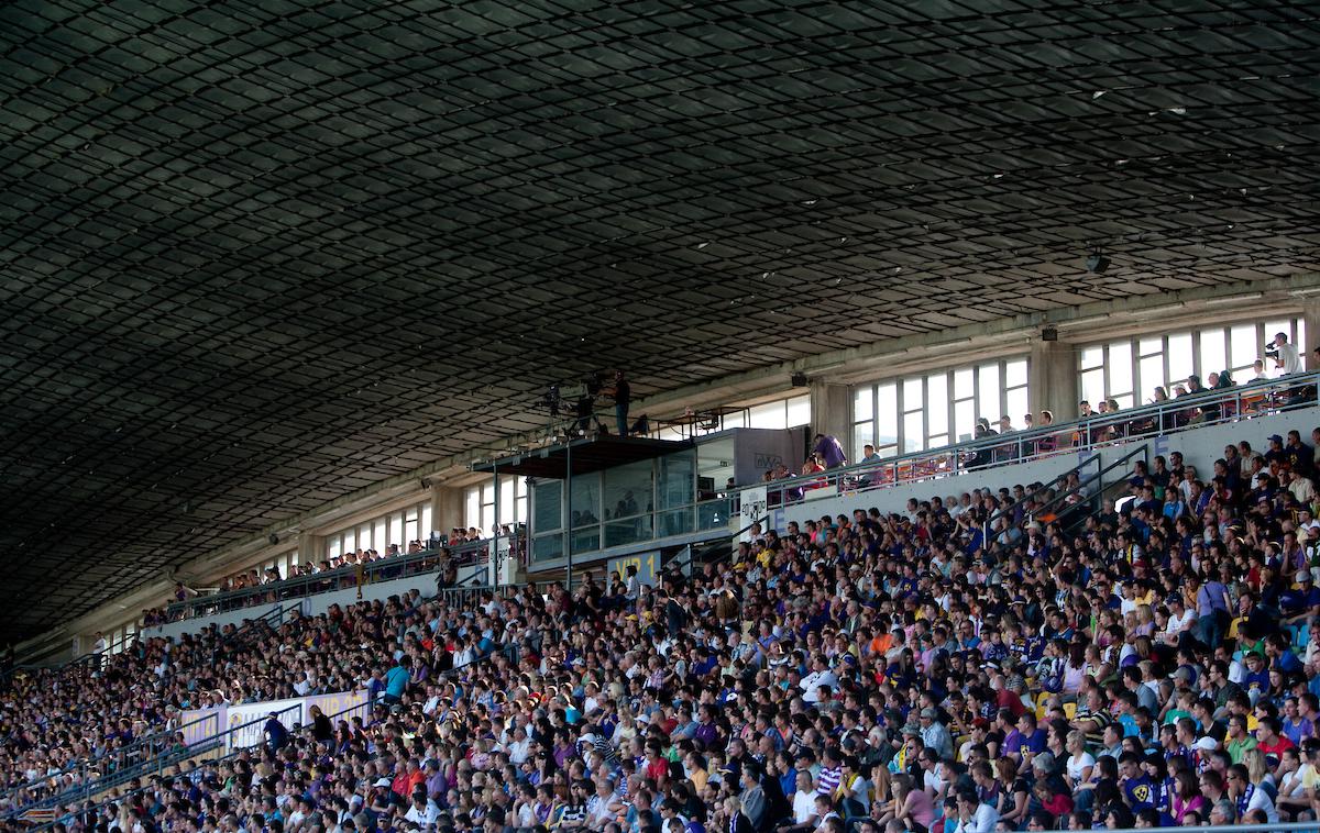 Ljudski vrt Stadion Maribor | Spomeniško zaščitena zahodna tribuna bo ohranila ločno konstrukcijo strehe. | Foto Vid Ponikvar