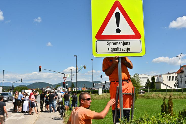 zavijanje desno zavijanje desno | Foto: STA