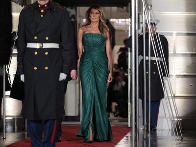 Iščete obleko za praznično zabavo? Naj vas navdihne Melania Trump.