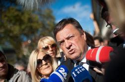 "Poslanci se prostituirajo, iščejo nove gospodarje"