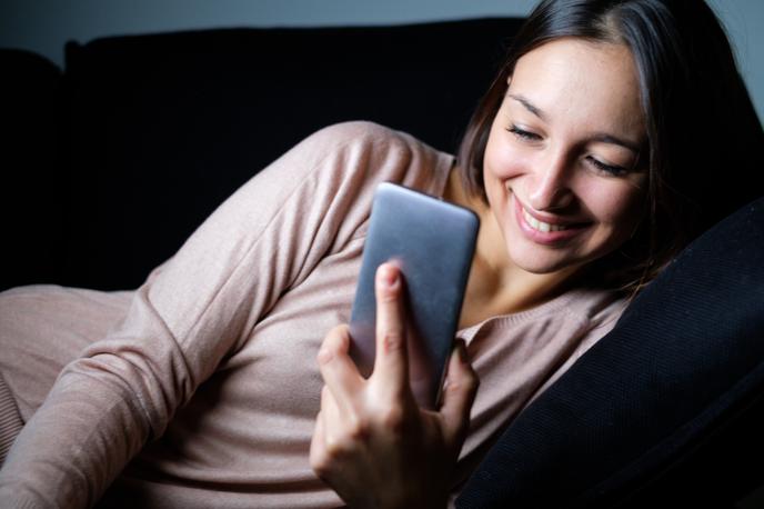 ženska, dekle, telefon | Foto Shutterstock
