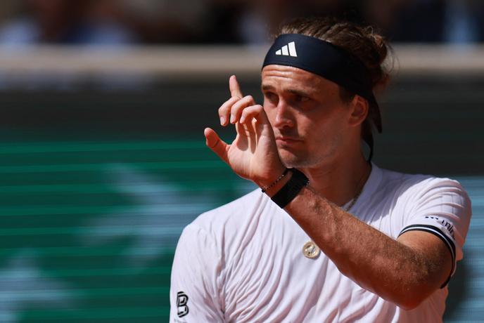 Novak Đoković začel zmagovito, tudi Zverev zanesljiv