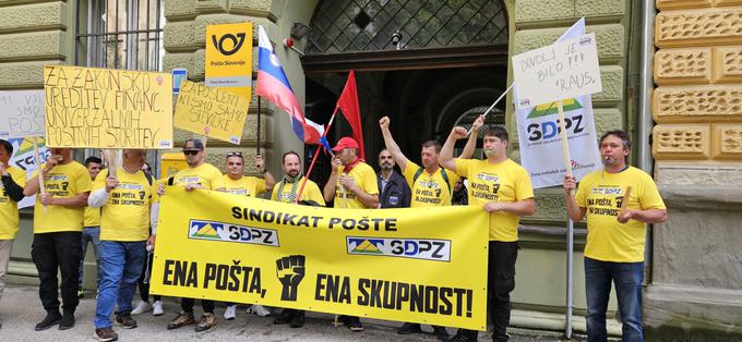 Protestni shod Sindikata delavcev pošte in zvez zaposlenih na Pošti Slovenije. | Foto: STA
