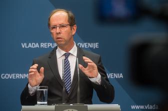 Vlada bo v ponedeljek najverjetneje razrešila predsednika upravnega odbora slabe banke