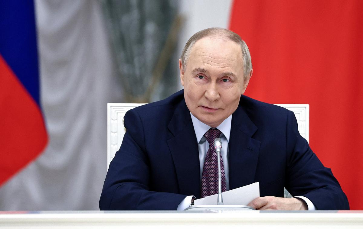 Vladimir Putin | Ameriški predsednik Donald Trump in ruski predsednik Vladimir Putin bi se morala v torek srečati v Budimpešti, a je Trump srečanje odpovedal. | Foto Reuters