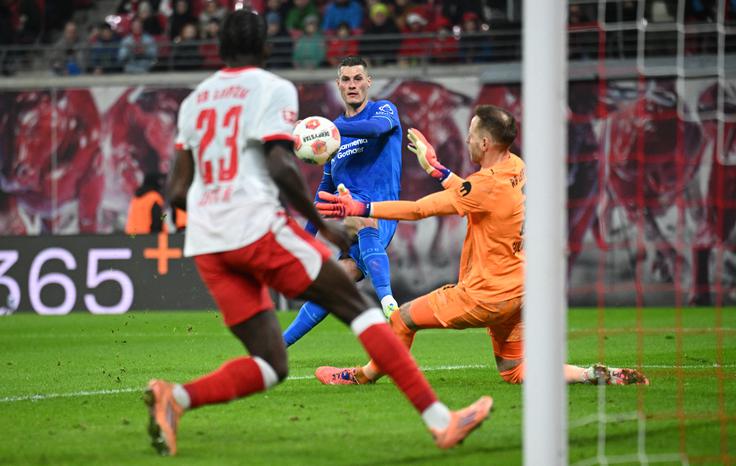 Patrik Schick je ob koncu prvega polčasa zadel za vodstvo Bayerja z 2:1. | Foto: Reuters