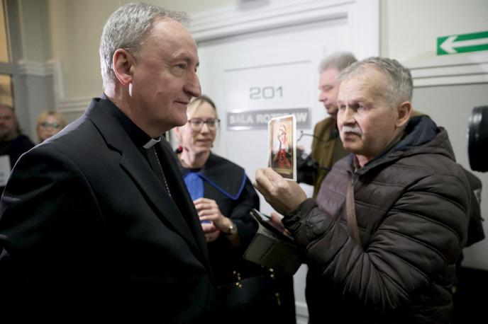 Andrzej Jez | Eden od duhovnikov, ki ga škof Andrzej Jez domnevno ni prijavil, naj bi zlorabil 95 otrok, poroča AFP. Gre za enega največjih primerov zlorab v katoliški cerkvi na Poljskem. Te naj bi segale v 80. leta prejšnjega stoletja, duhovnik pa naj bi jih storil v vseh župnijah, kjer je služil. | Foto Reuters