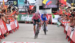 Rigoberto Uran zmagovalec etape, Remco Evenepoel ostaja varno v rdečem