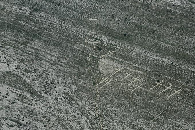 Kamniti križi na Kornatih so spomin na 12 pokojnih gasilcev, ki so leta 2007 umrli v gašenju na Kornatih. | Foto: Guliverimage/Vladimir Fedorenko