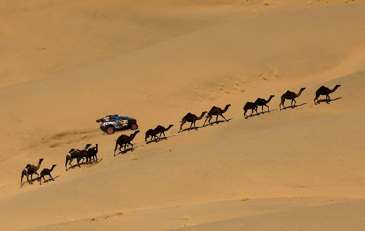 Carlos Sainz, Dakar 2025 | Težave je imel danes tudi branilec naslova med avtomobilisti, sloviti Španec Carlos Sainz. | Foto Reuters