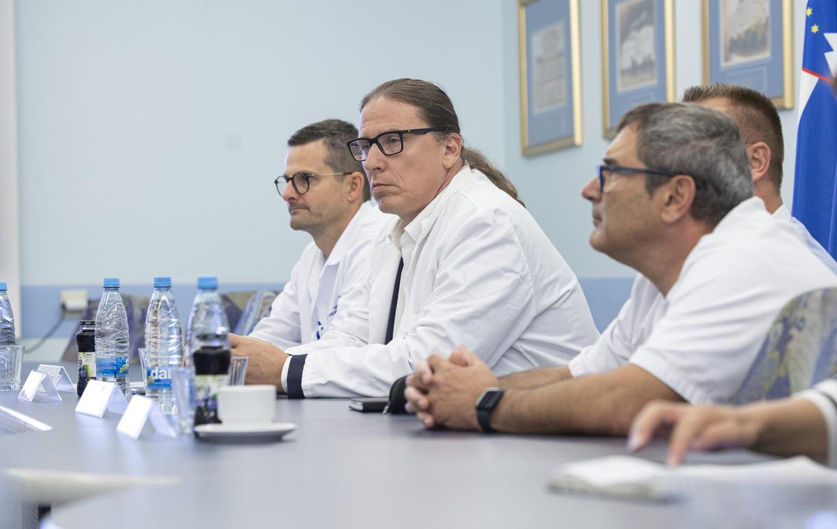 Novinarska konferenca UKC Ljubljana o delovanju urgence | Jug je poudaril, da je UKC Ljubljana edinstven zavod, saj obravnava vse paciente.  | Foto STA