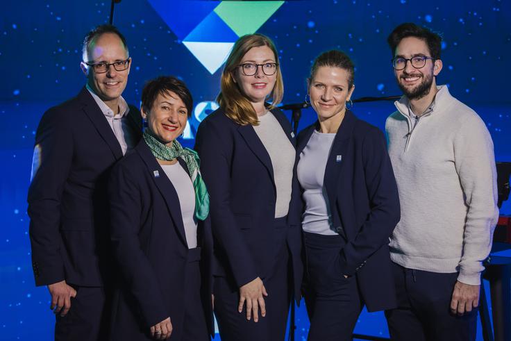 Ekipa Slovenske hiše, ki skrbi za dogajanje v Cortini (od leve proti desni): Matic Švab, poslovni direktor OKS-ZŠZ, Simona Božjak, prostovoljka/asistentka vodje, Andreja Potočnik Krajnik, vodja tehnične ekipe v Slovenski hiši, Saša Hojker, programska vodja v Slovenski hiši, in Rok Ritonja, vodja logistike.
 | Foto: Olimpijski komite  Slovenije