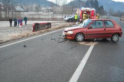FOTO: V čelnem trčenju pri Vranskem ena oseba poškodovana
