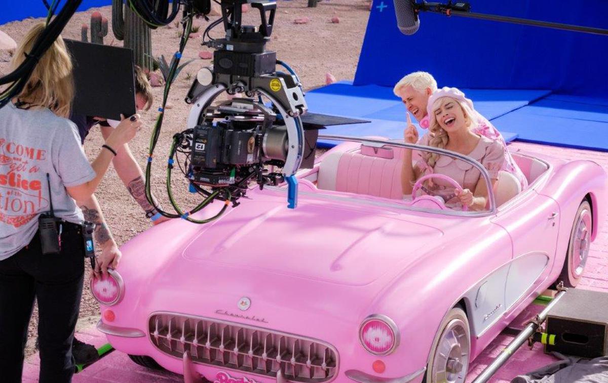 Barbie | Ryan Gosling in Margot Robbie na snemanju filma Barbie, pri katerem je sodelovala tudi slovenska igralka. | Foto Blitz Film