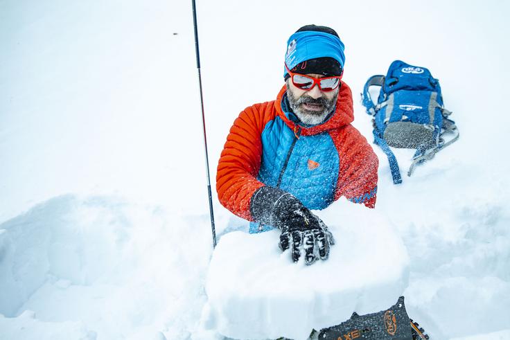 Velika planina Kloža je trda, zbita plošča snega, ki se utrga in sproži že ob manjši obremenitvi. | Foto: Ana Kovač