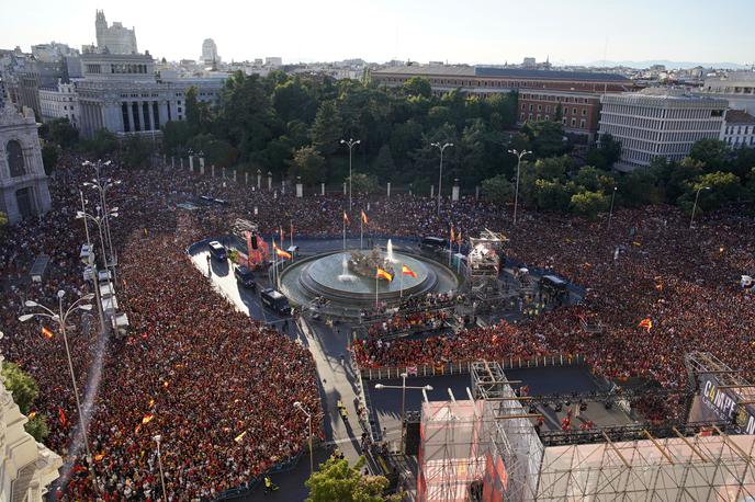 Madrid, sprejem evropskih prvakov, Pedro Sanchez | Špansko nogometno reprezentanco je v Madridu pričakala ogromna množica navijačev. | Foto Guliverimage