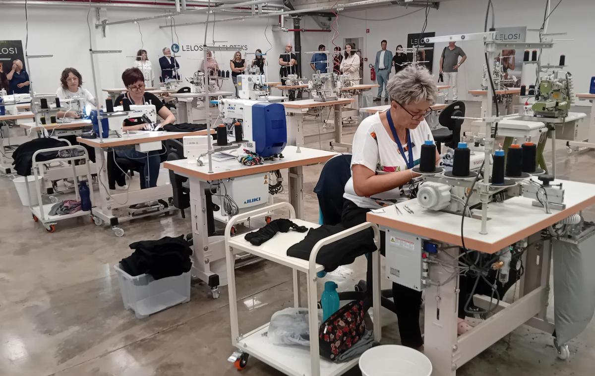 Lelosi, Mura | Trenutno je v obratu zaposlenih 40 ljudi, vsi iz Pomurja, med njimi tudi kar nekaj mladih. | Foto STA