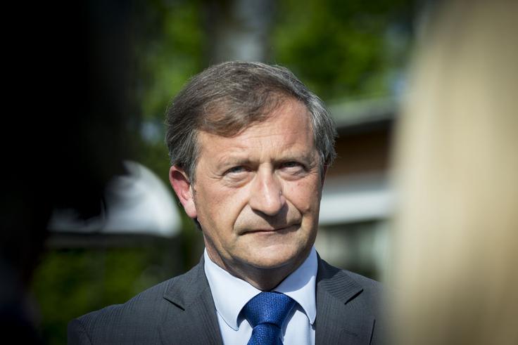 Čuš na podpise poslancev stranke DeSUS ne more računati, čeprav so nam dejali, da so v stranki bili do Gašperšiča že večkrat kritični. 
 | Foto: 
