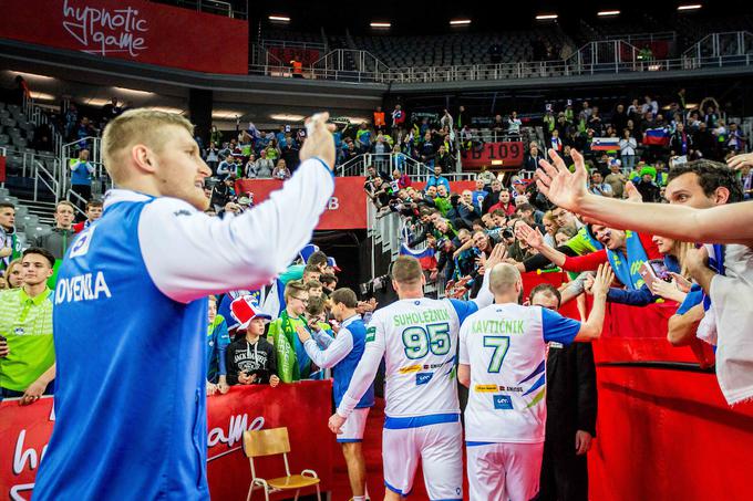 Slovenijo je na Hrvaškem na vsaki tekmi pospremila večtisočglava množica. | Foto: Žiga Zupan/Sportida