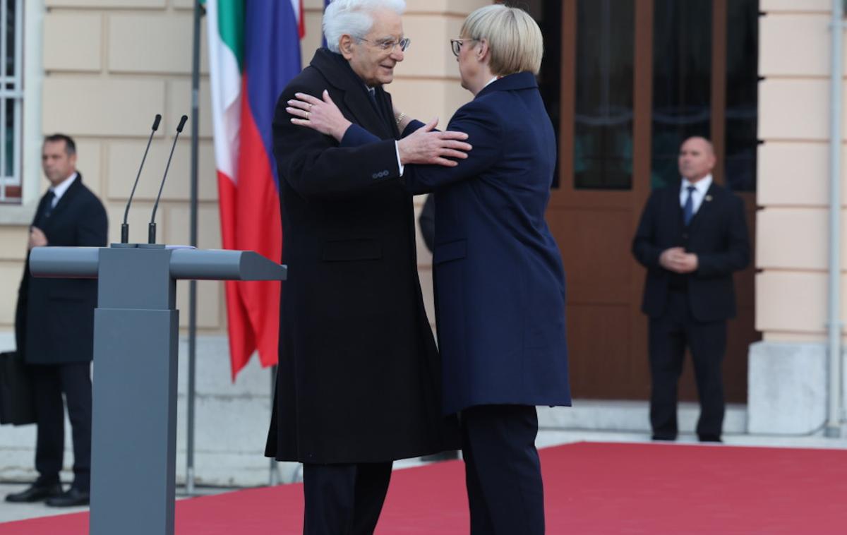 Nataša Pirc Musar, Sergio Mattarella, Nova Gorica, EPK | Italijanski predsednik Sergio Mattarella in slovenska predsednica Nataša Pirc Musar sta skupaj na Trgu Evropa, ki leži med Gorico in Novo Gorico, odprla skupni projekt Evropska prestolnica kulture 2025 slavnostno odprtje Evropske prestolnice kulture (EPK) 2025 Nova Gorica - Gorica. | Foto Bojan Puhek