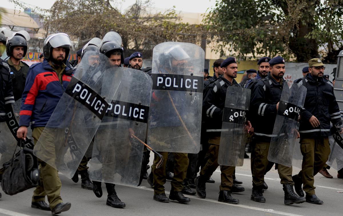 Pakistanska policija | Aretirali so ga nekaj tednov po tem, ko so islamski aktivisti požgali cerkve in hiše v krščanski četrti v osrednjem Pakistanu. | Foto Shutterstock