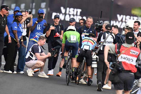 Lapsus: predsednik Mednarodne kolesarske zveze za zmago čestital Pogačarju!