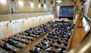 Velik dan za Slovenijo in svet: sprejeta je Ljubljansko-haaška konvencija