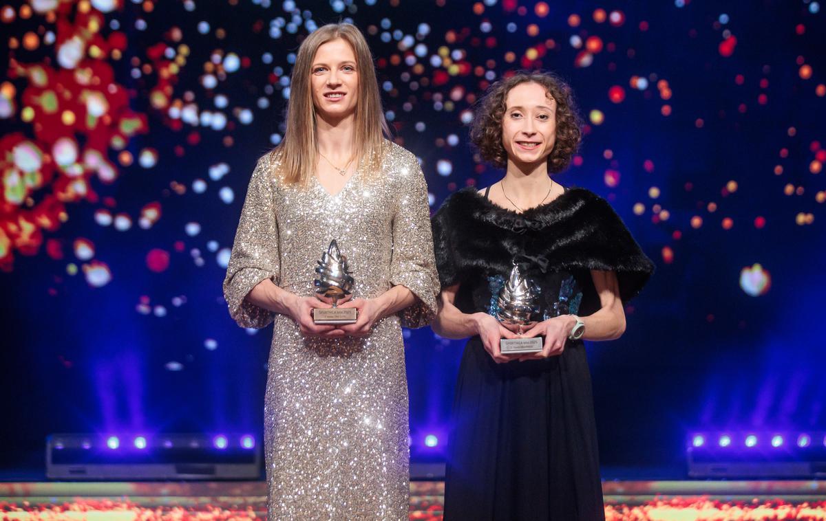 Športnik leta 2025 | Atletinja Tina Šutej in smučarska skakalka Nika Prevc sta prejeli nagradi za tretje oziroma drugo mesto v kategoriji športnica leta 2025. | Foto Mediaspeed