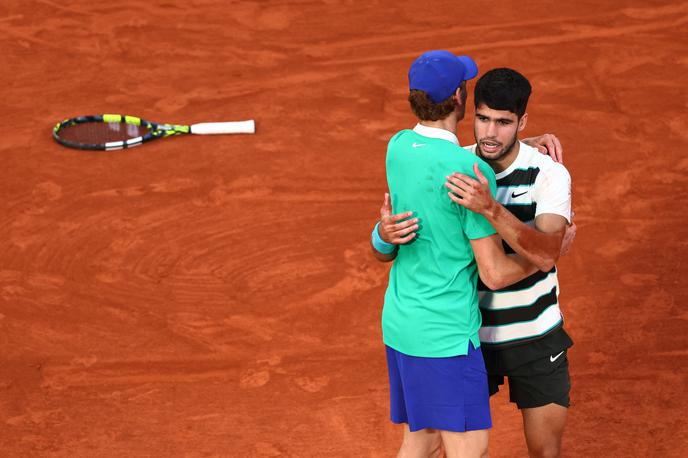 Carlos Alcaraz, Jannik Sinner | Carlos Alcaraz in Jannik Sinner sta v nedeljo igrala pet ur in 29 minut. | Foto Reuters
