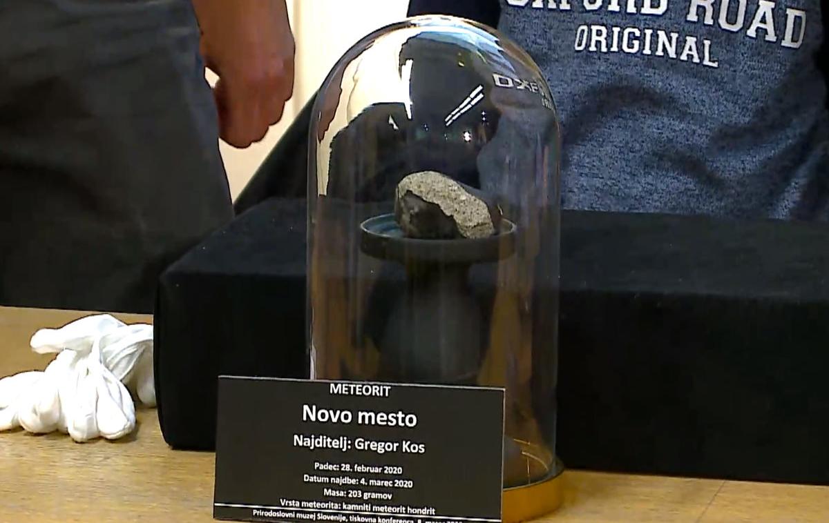 Meteorit | Kos meteorita, ki je pristal na slovenskih tleh, tehta 203 grame. | Foto Planet TV