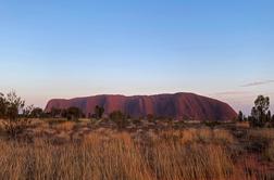 Avstralija: na sveto goro aboriginov splezali še zadnji turisti #foto #video