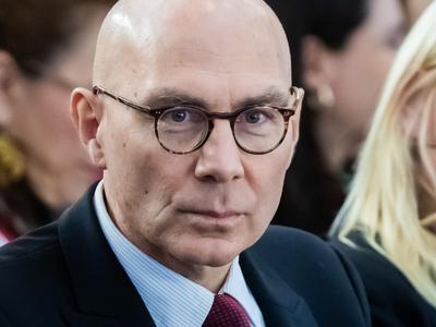 Komisar Türk: Umetna inteligenca povečuje tveganja za vse vidike našega življenja