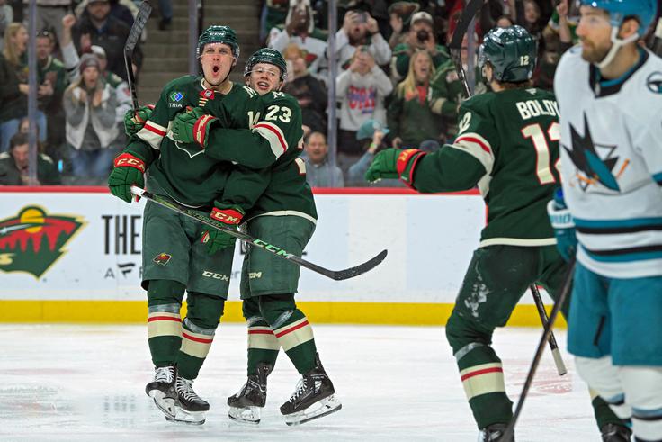 Joel Eriksson Ek je na tekmi 15 golov k zmagi Minnesote (8:7) prispeval štiri gole. | Foto: Reuters