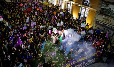 V Istanbulu protesti kljub prepovedim in zaporam