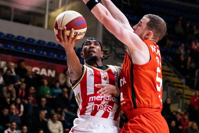 Nadaljuje se hud boj za končnico