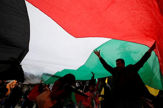 Palestina | Španija, Irska in Norveška so priznanje Palestine napovedale med drugim v želji po spodbuditvi začetka političnega procesa za končanje vojne, ki je od lanskega oktobra v Gazi zahtevala že več kot 36 tisoč življenj. | Foto Reuters
