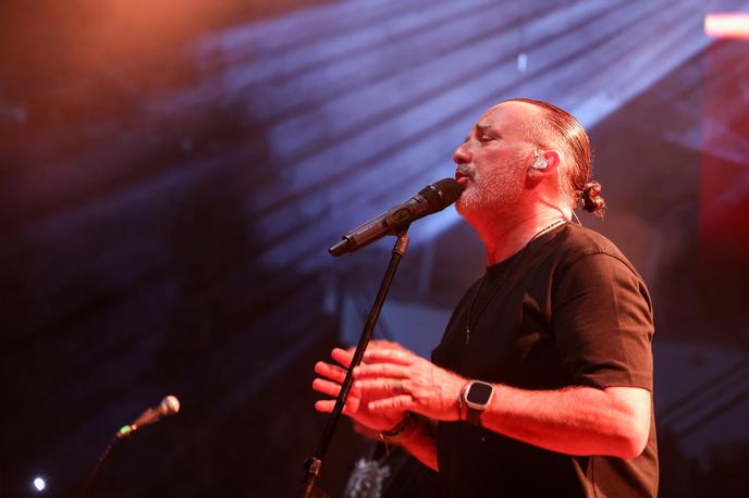 Tony Cetinski | Svoje dolge lase je Tony Cetinski tokrat spel v čop. | Foto Pixsell/Matija Habljak