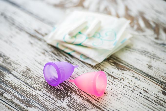 Pri ZPS svetujejo, da po vsakem zaključenem menstrualnem ciklu upoštevate navodila proizvajalca in skodelico sterilizirate. | Foto: Thinkstock