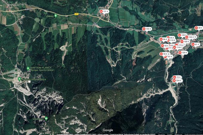 Cene namestitev v Kranjski Gori se v obdobju svetovnega prvenstva v nordijskem smučanju gibljejo od manj kot 50 pa do več kot 330 evrov na noč. Večinoma so sicer proste le še namestitve v butičnih hotelih in pri ponudnikih apartmajev. Na od doline pod Poncami malce bolj oddaljenem Bledu ali pa čez mejo v italijanskem Trbižu oziroma avstrijskem Beljaku so cene namestitev v povprečju nekoliko nižje, zato naj bi se del gledalcev prvenstva iz tujine odločil, da bodo prenočevali tam. | Foto: Google Zemljevidi