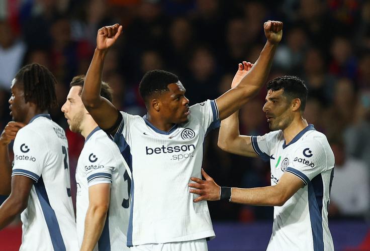 Denzel Dumfries je zabil prva zadetka v karieri v ligi prvakov. | Foto: Reuters