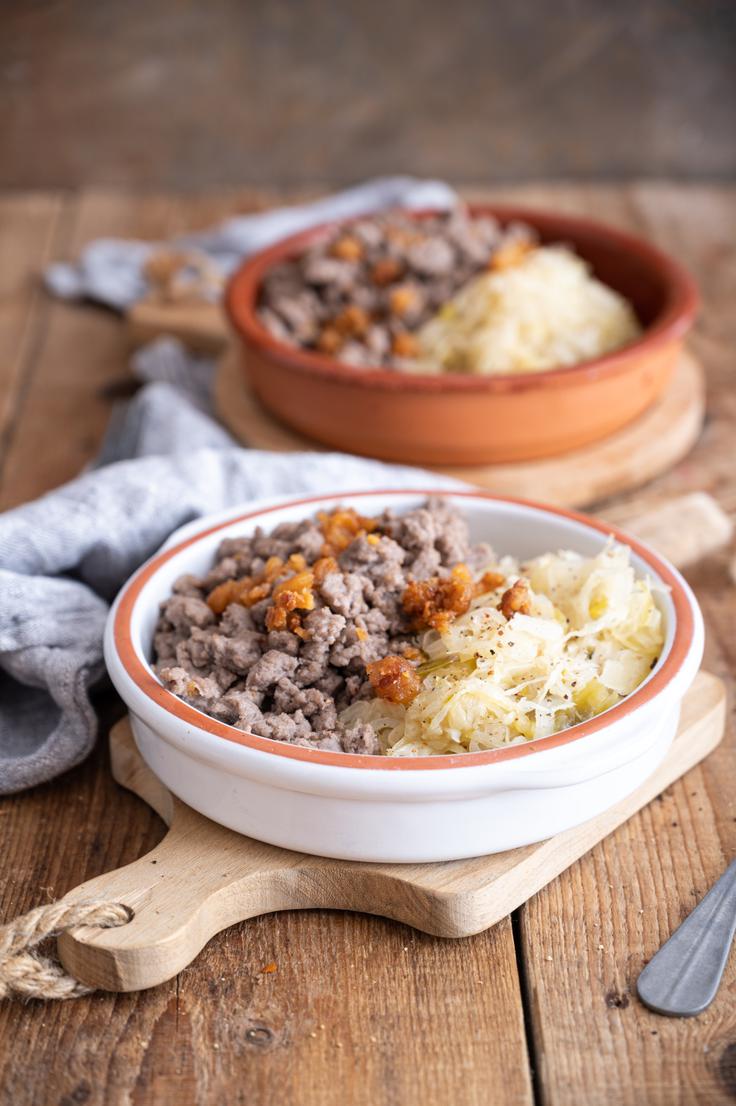 ajdovi žganci Ajdovi žganci s praženim zeljem. | Foto: Mercator