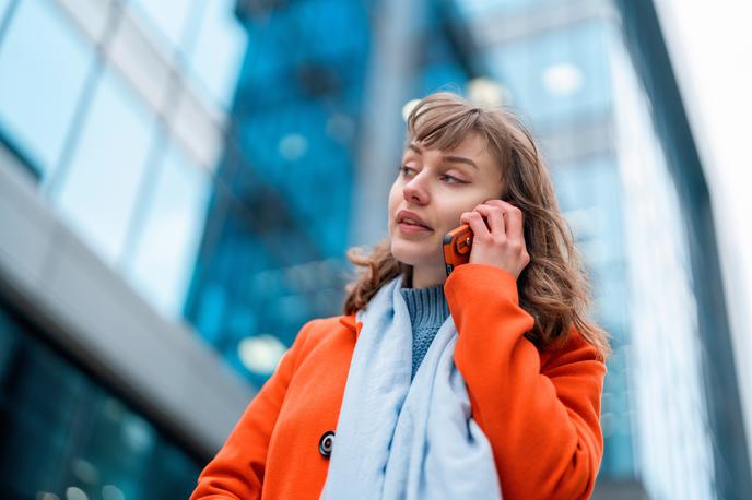 ženska, telefon, pogovor | Foto Shutterstock